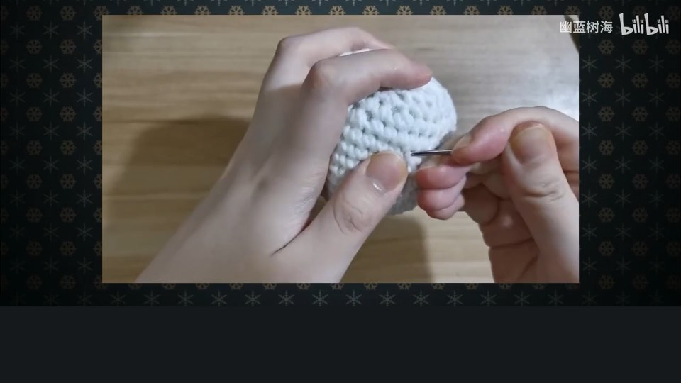 Closing openings and sewing amigurumi parts — tutorial video frame