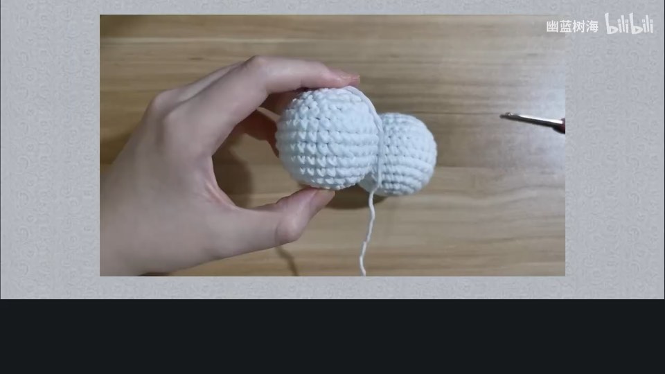 Back-loop and cross-stitch texture — tutorial video frame