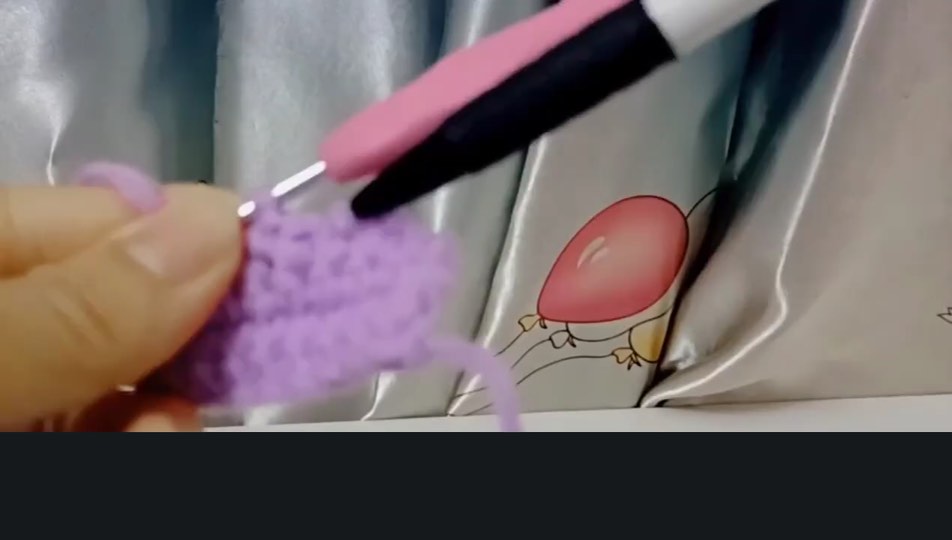 Three picot edging variations — tutorial video frame