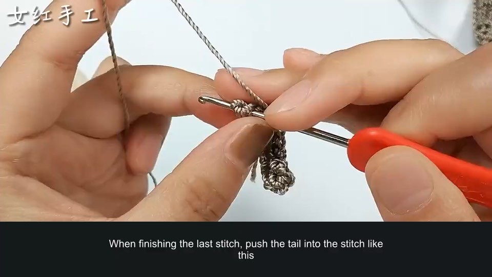 Shoulder bag construction — section 4 — tutorial video frame