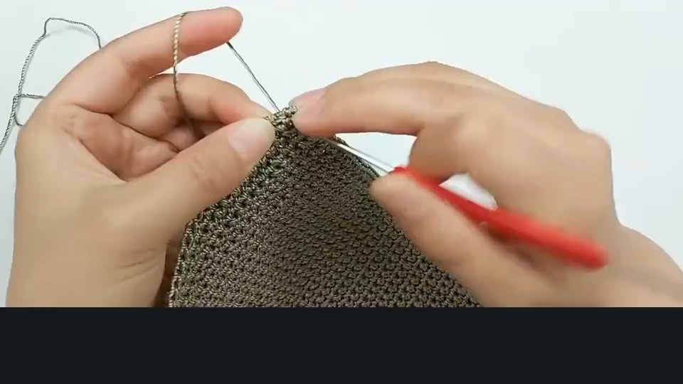 Shoulder bag construction — section 5 — tutorial video frame
