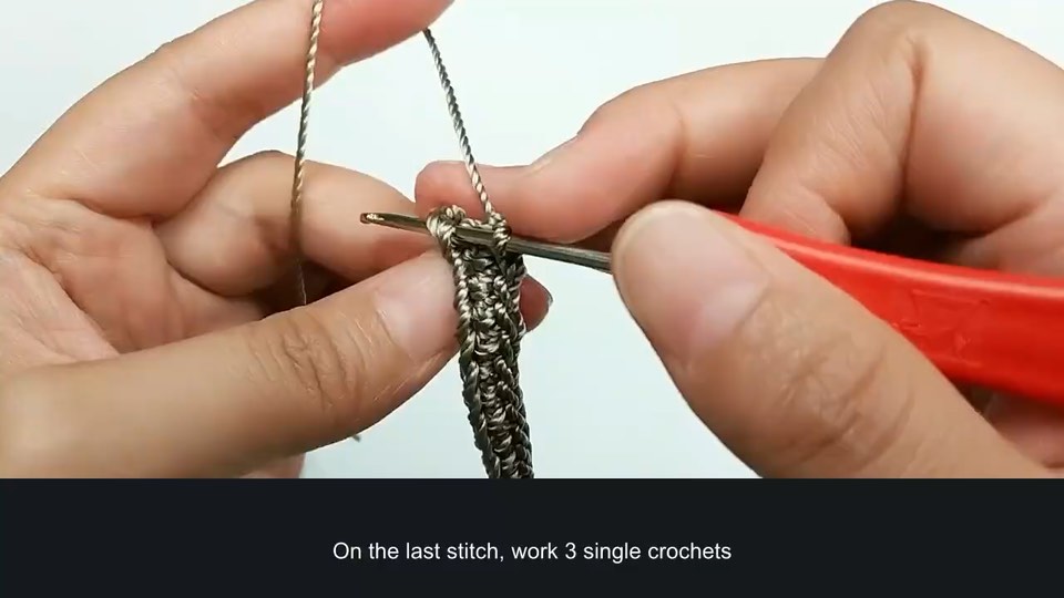 Shoulder bag construction — section 7 — tutorial video frame