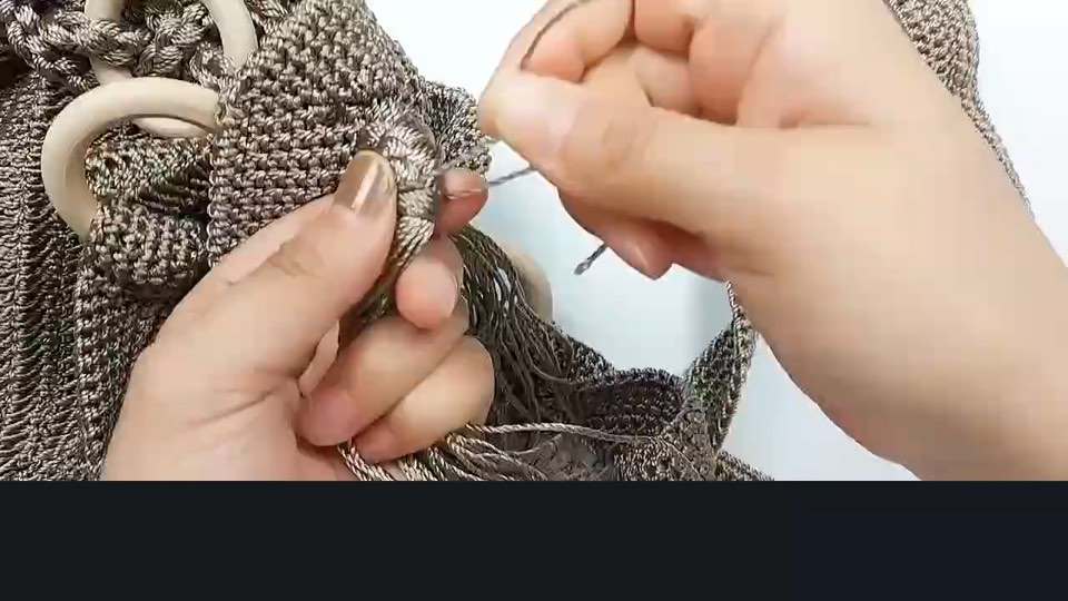 Shoulder bag construction — section 10 — tutorial video frame