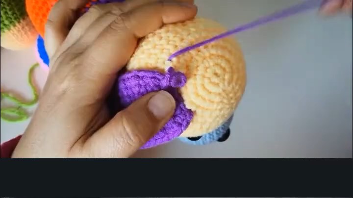 Rainbow puppy amigurumi — ears — tutorial video frame