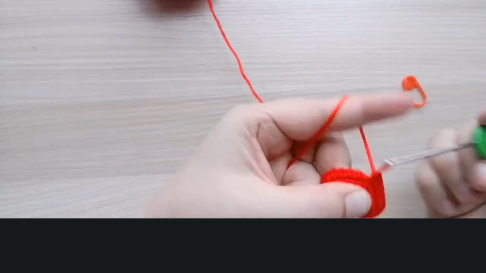 Crochet rose — large petals — tutorial video frame